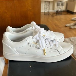 White adidas sleek sneakers - like new!